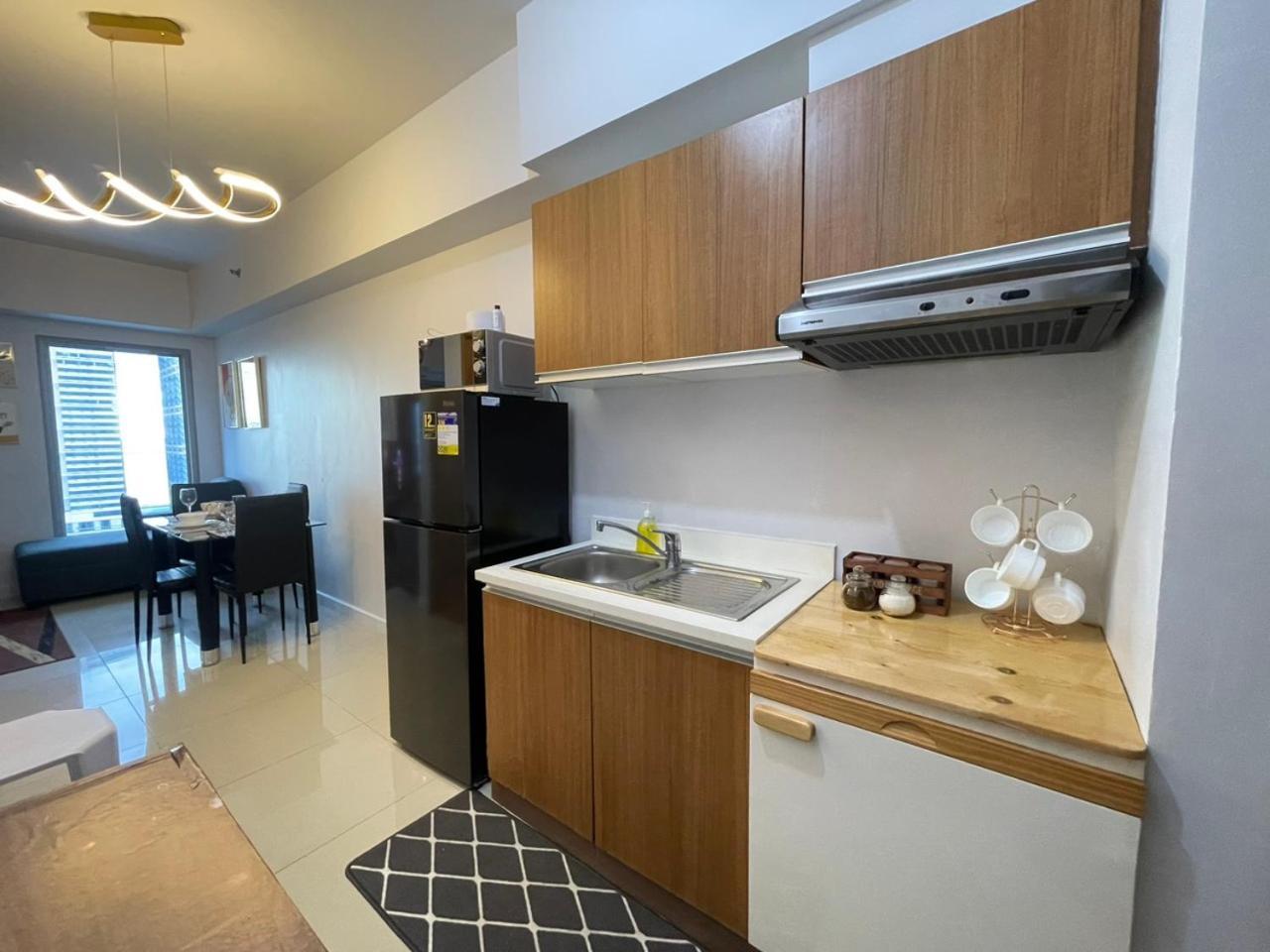 8 Adriatico Staycation Manila Bilik gambar